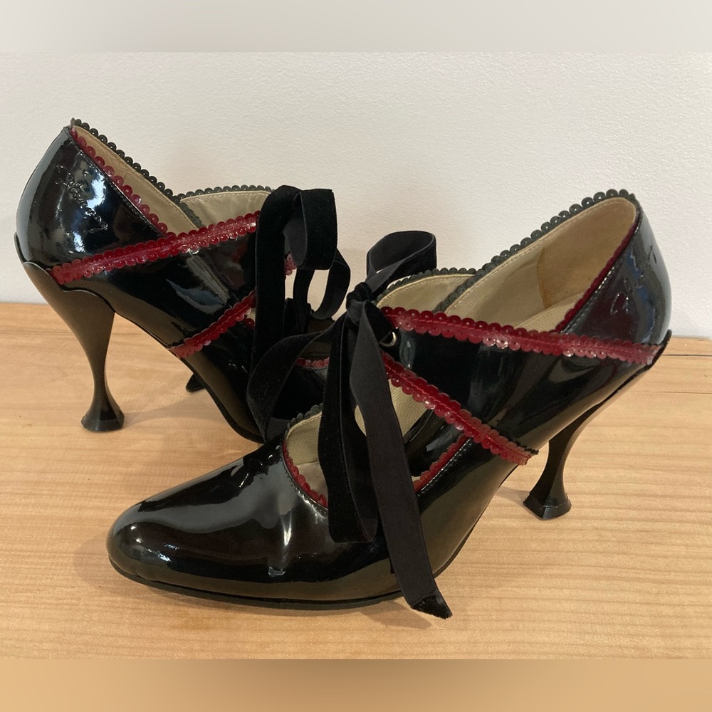 John Fluevog Listen Up! Bacall Black Patent Leather Heel size 10